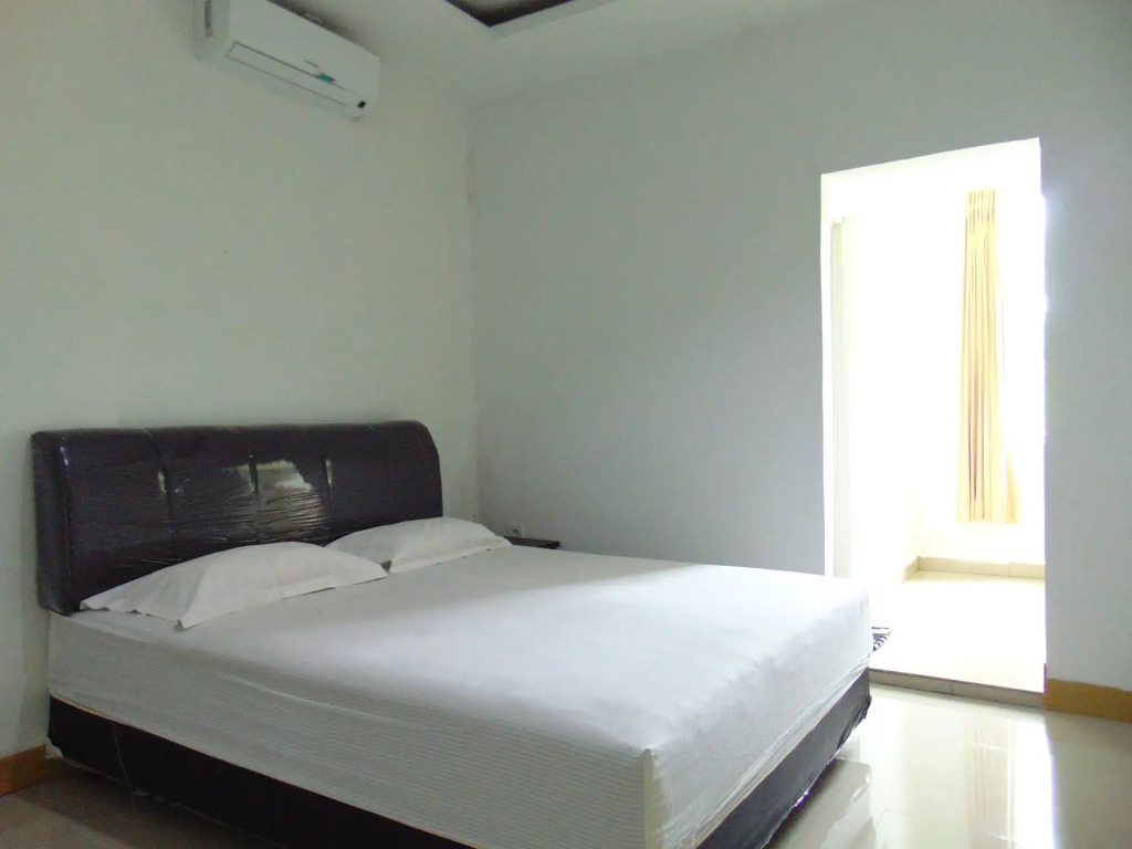 Room 868