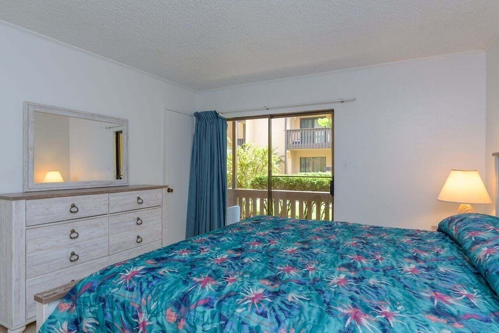 Tiki 123 - Steps To Beach Condo W/ Pools & Balcony 1 Bedroom Condo