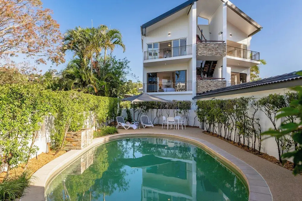 Unit 2 7 Noosa Parade Riverfront