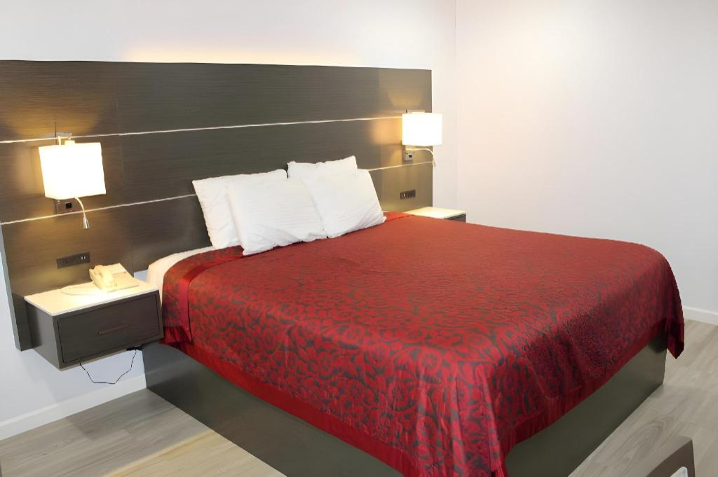 Mirage Inn & Suites