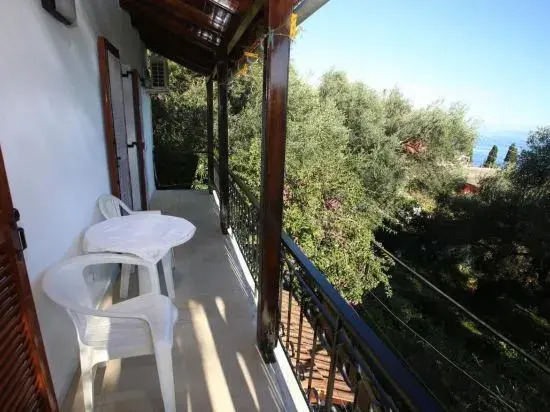 Villa Regina: Above Agni, superb views and pool