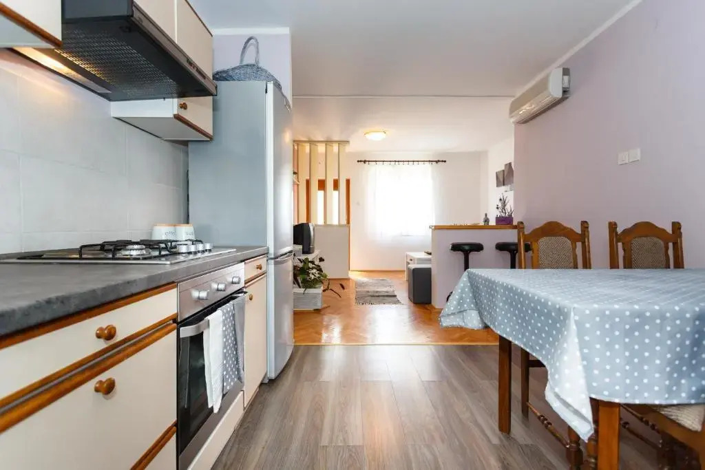 Shabby Chic Apartment ° 1 close to Krk centre