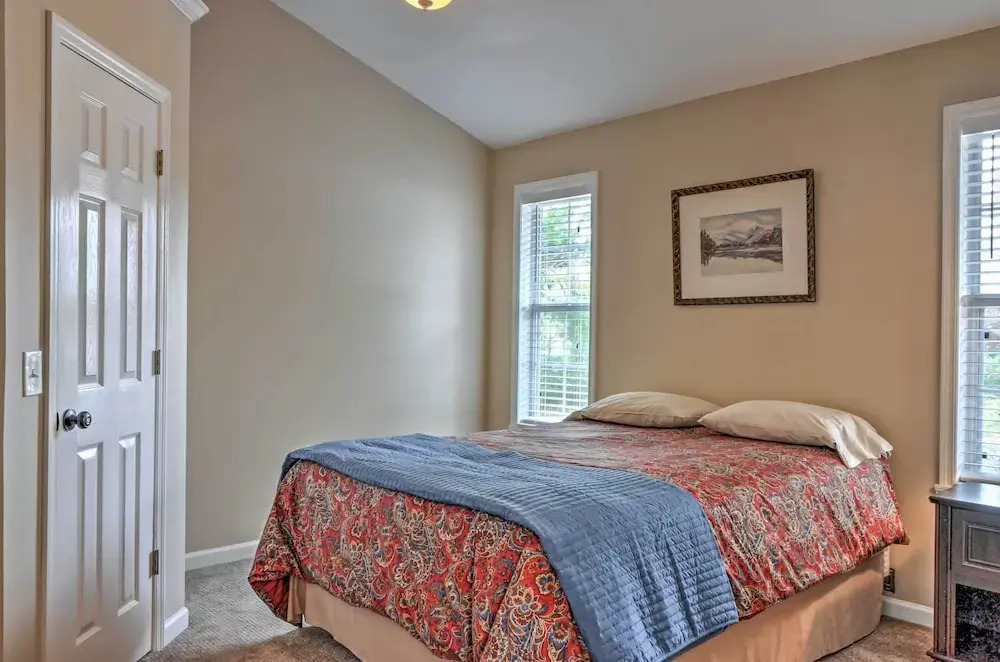 Lakefront Hiawassee Home w/ Boat Dock & Hot Tub!
