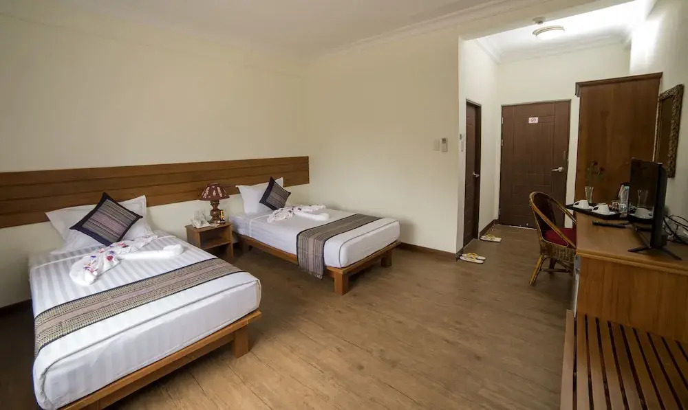 Royal Aykare Lodge