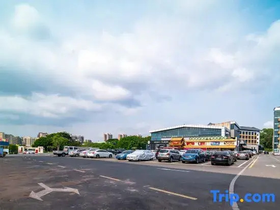 Qujia Hotel (Liaobu Xiangshi Park)