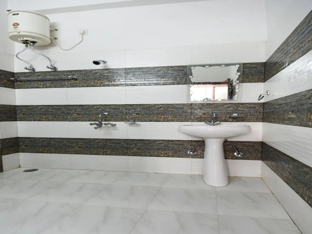 Oyo 47656 Ayush Home Stay