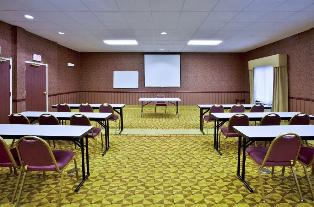 Holiday Inn Express Hotel & Suites St. Petersburg North (I-275)