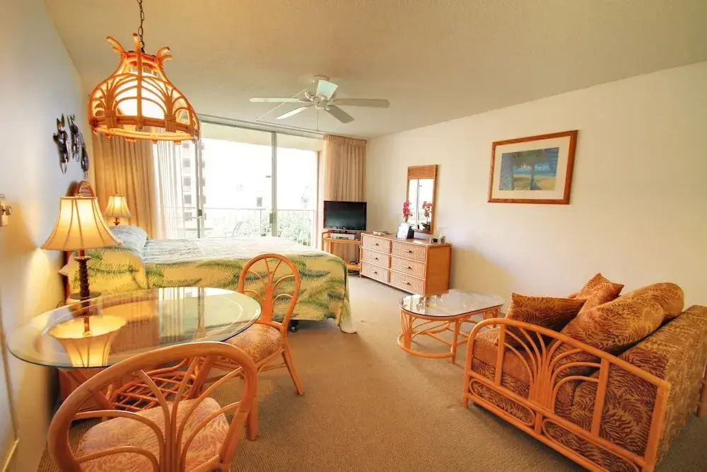 Royal Kahana #319 Studio Bedroom Condo by RedAwning