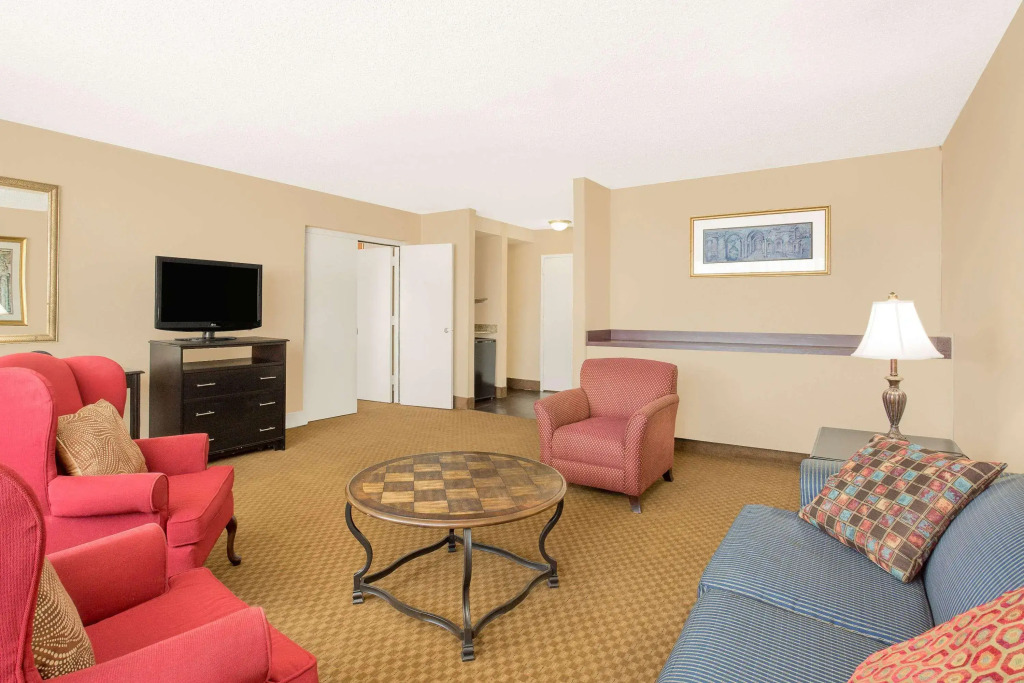 Ramada Plaza by Wyndham Fayetteville Fort Bragg Area