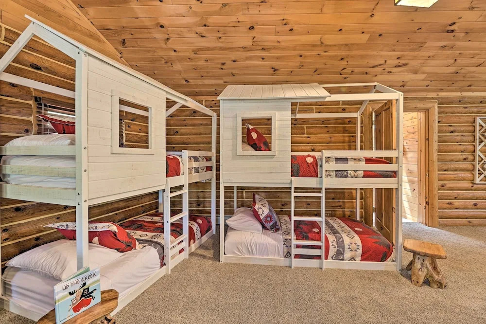 Luxe Riverfront Lodge: Group Wine and Ski Retreats