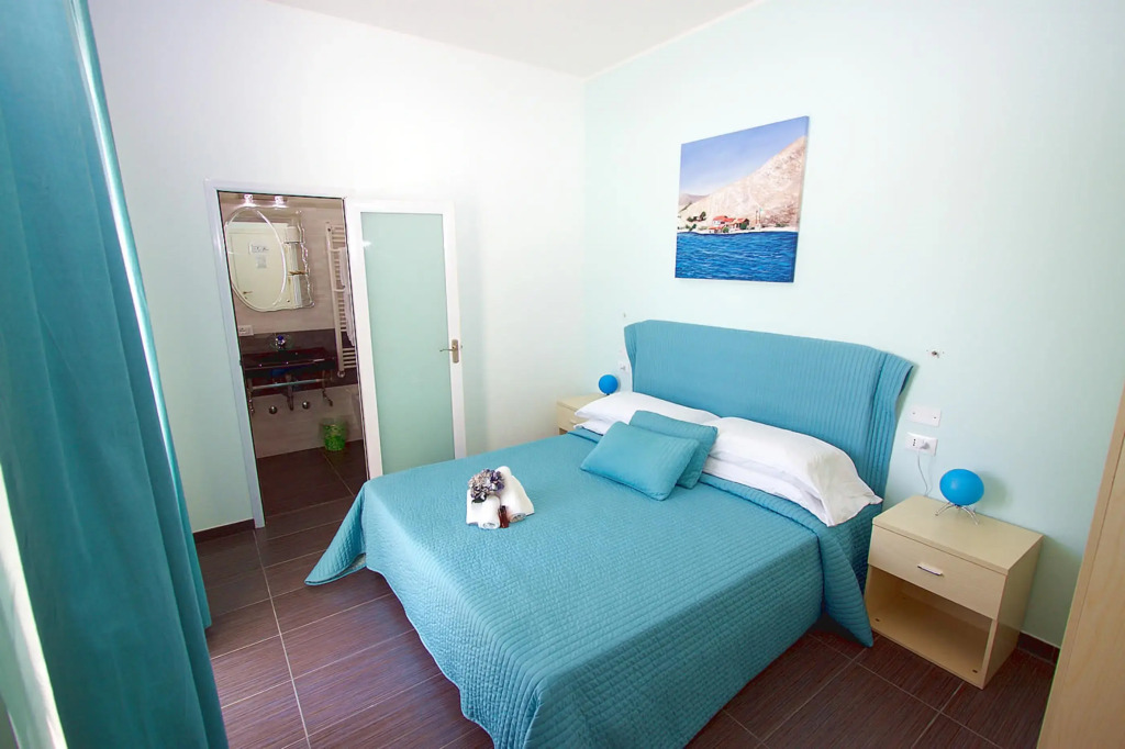 MoMo Seaview Hotel