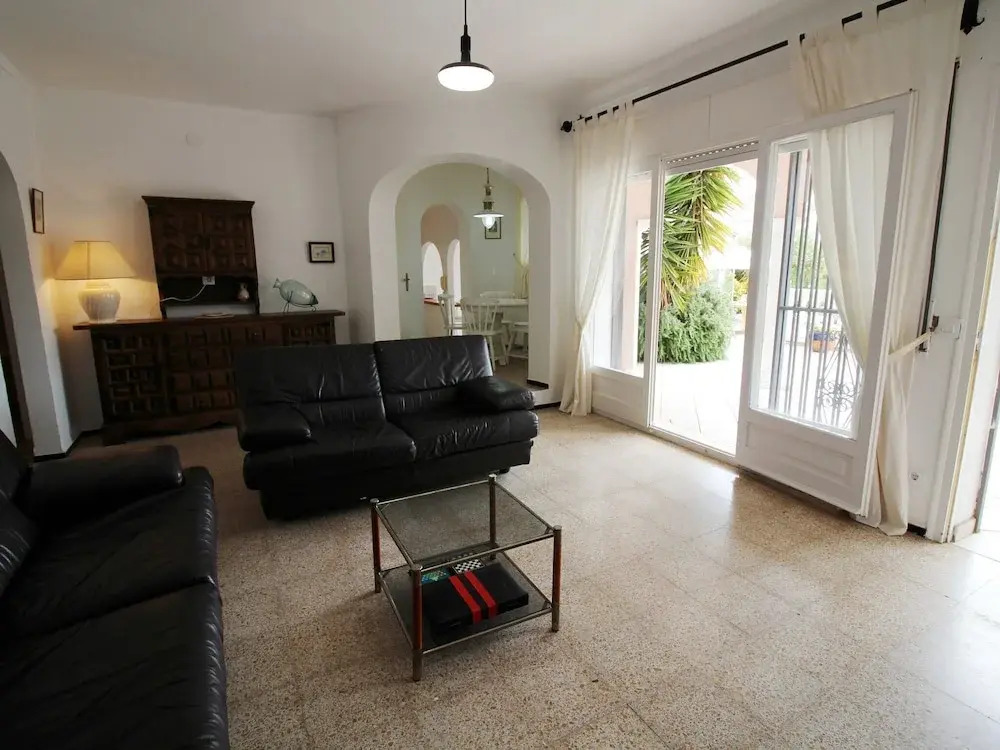 Villa in Empuriabrava With Private Pool Suitable for Families up to 6 People