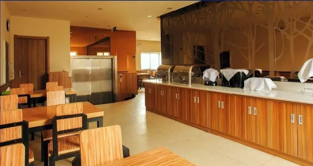 Eaka hotel