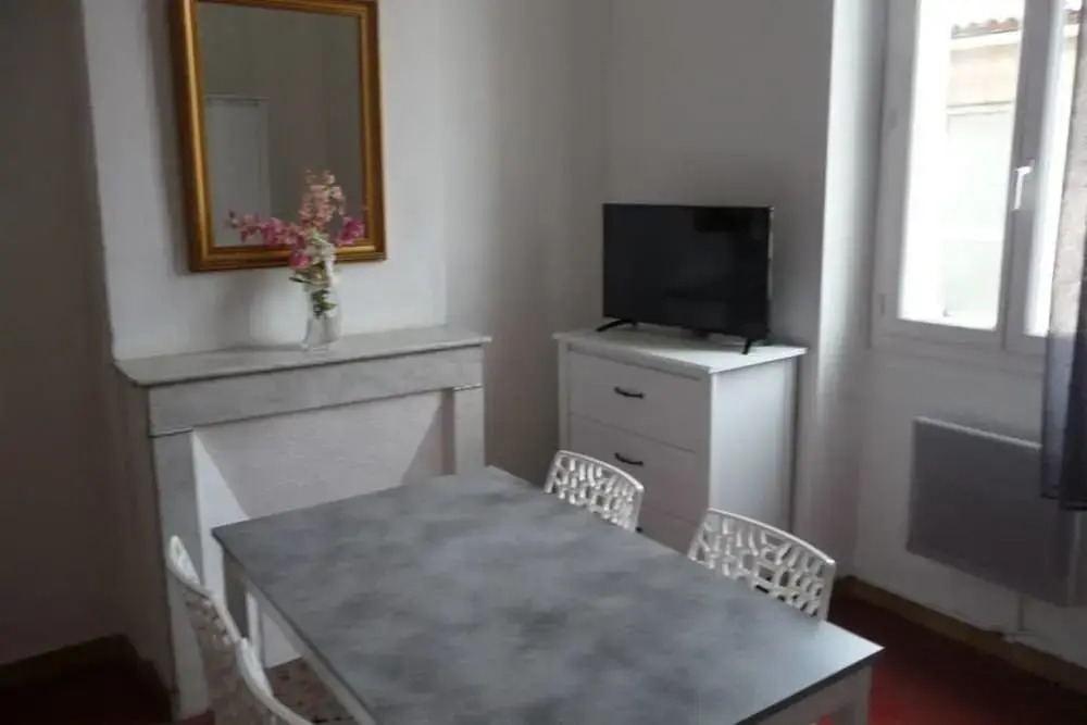 Nice 2 Bedrooms Renovated on the Vieux Port