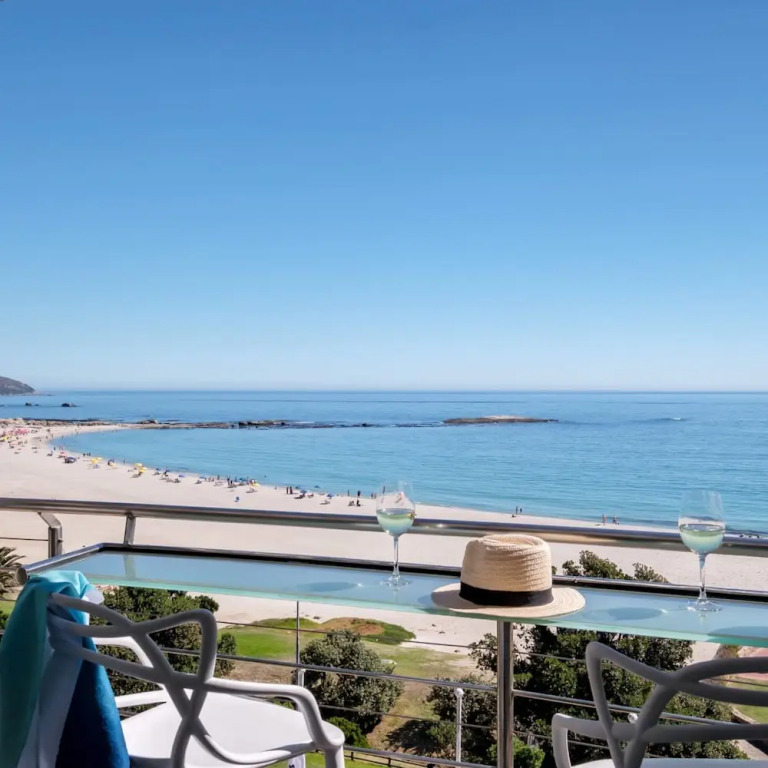 Beautiful Holiday Apartment Overlooking the Beach Modoco