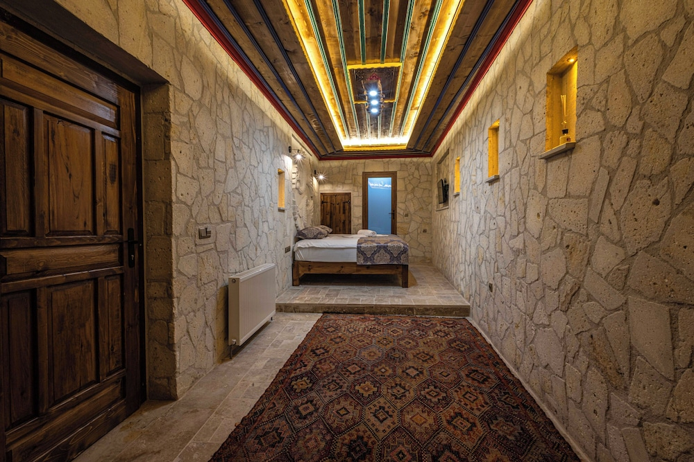 Tyana Cave House