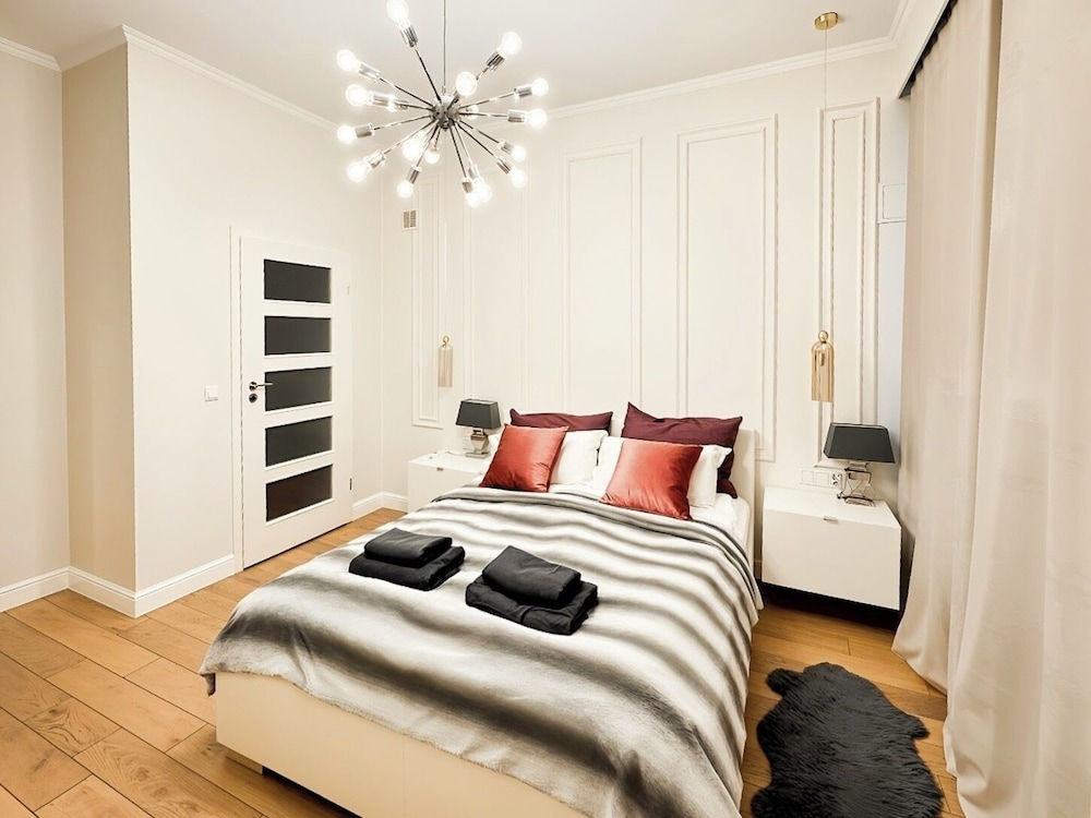 UNIT Centrum deLuX Plac Zbawiciela