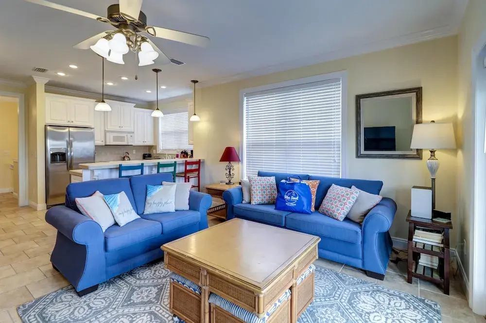 413 la Valencia Circle by BlueSwell