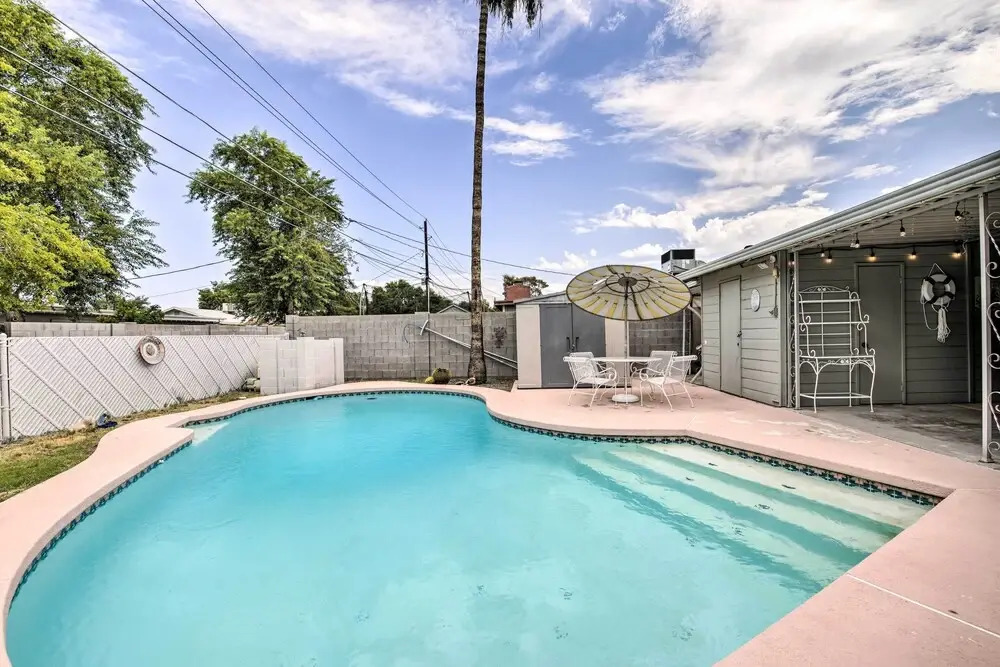 Phoenix Desert Getaway: Pool, Grill & EV Charging!