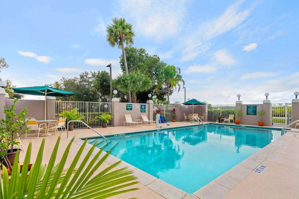 La Quinta by Wyndham Naples East
