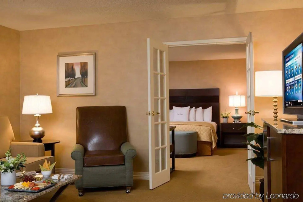 DoubleTree by Hilton Boston/Bedford Glen