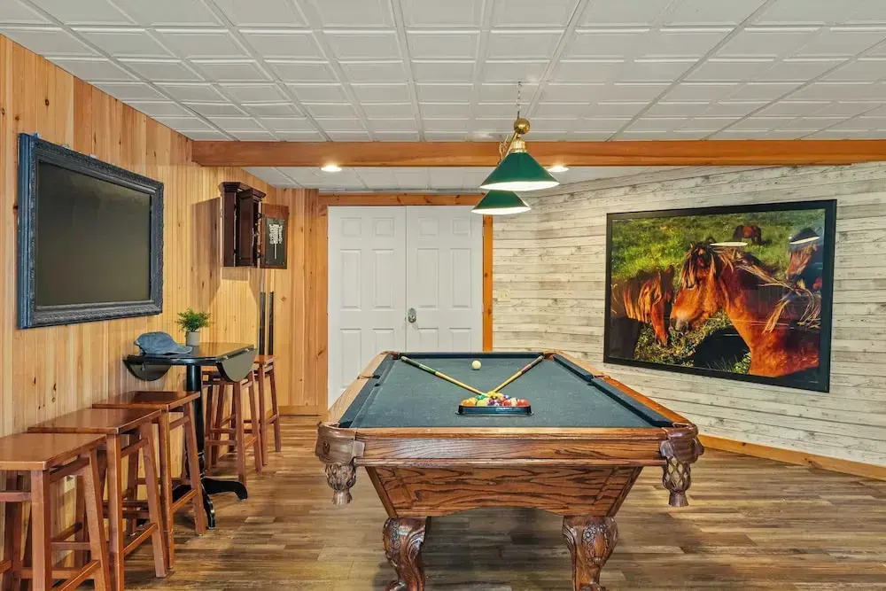 Mountain Escape With Game Room, Balcony & Stunning Views in the Poconos Christina