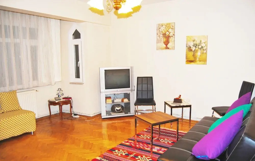 Calm and Comfortable City Apartment in the Heart of Istanbul With 3 Be