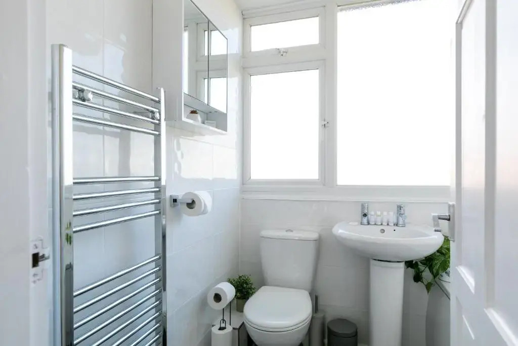 Stylish House & Work and Leisure inc FREE Parking & BHX Airport by ComfyWorkers
