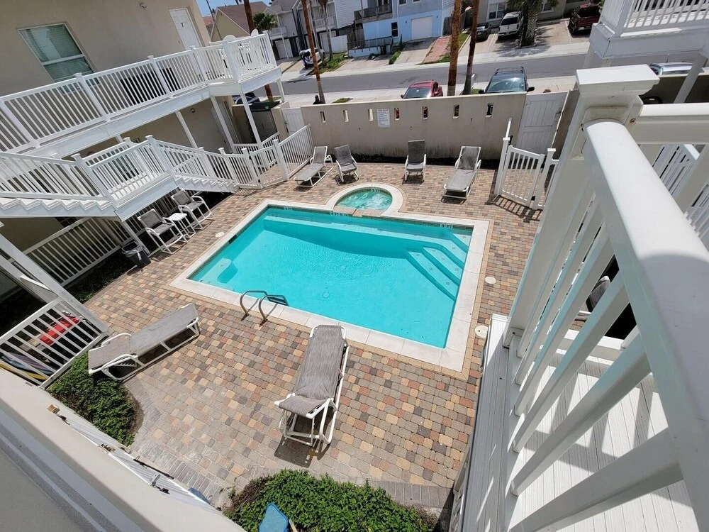 Sparkling Pool Easy Walk to Beach Los Cabos 2 Bedroom Home by Redawning