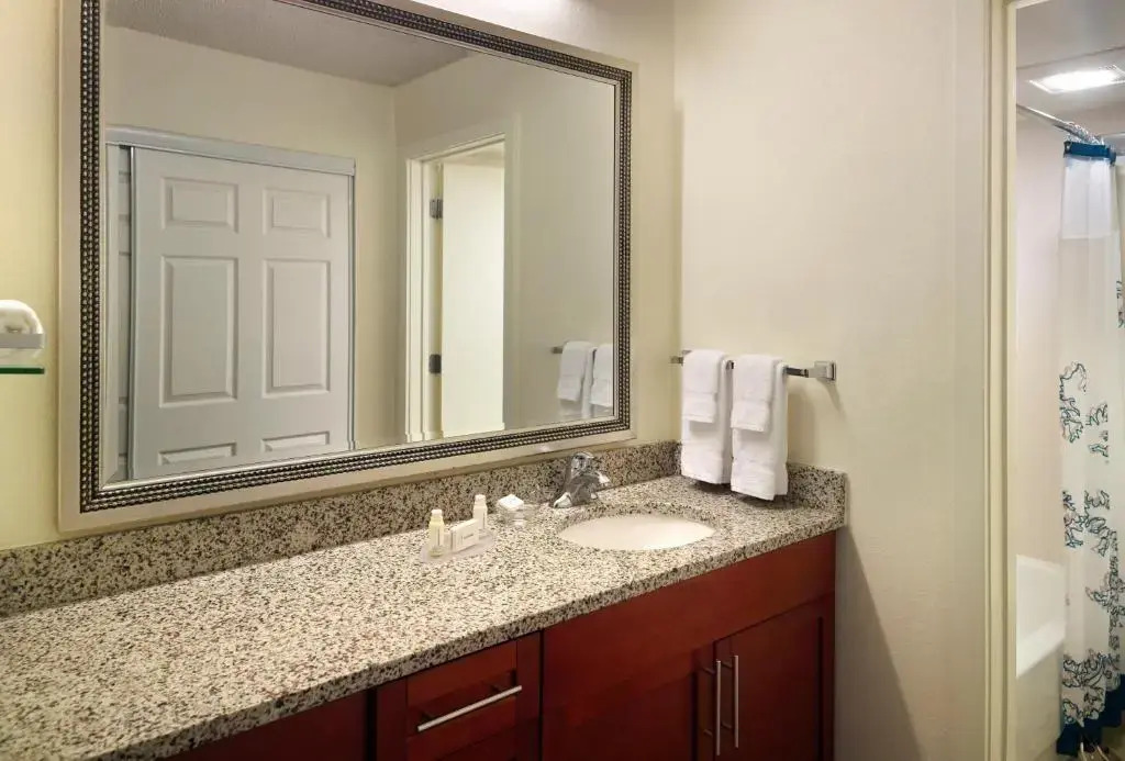 Embassy Suites By Hilton Atlanta Airport North