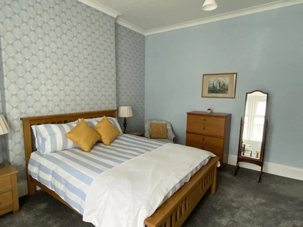 Beautiful, Spacious Flat in St Johns Town of Dalry