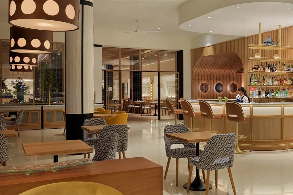 Отель H10 Porto Poniente