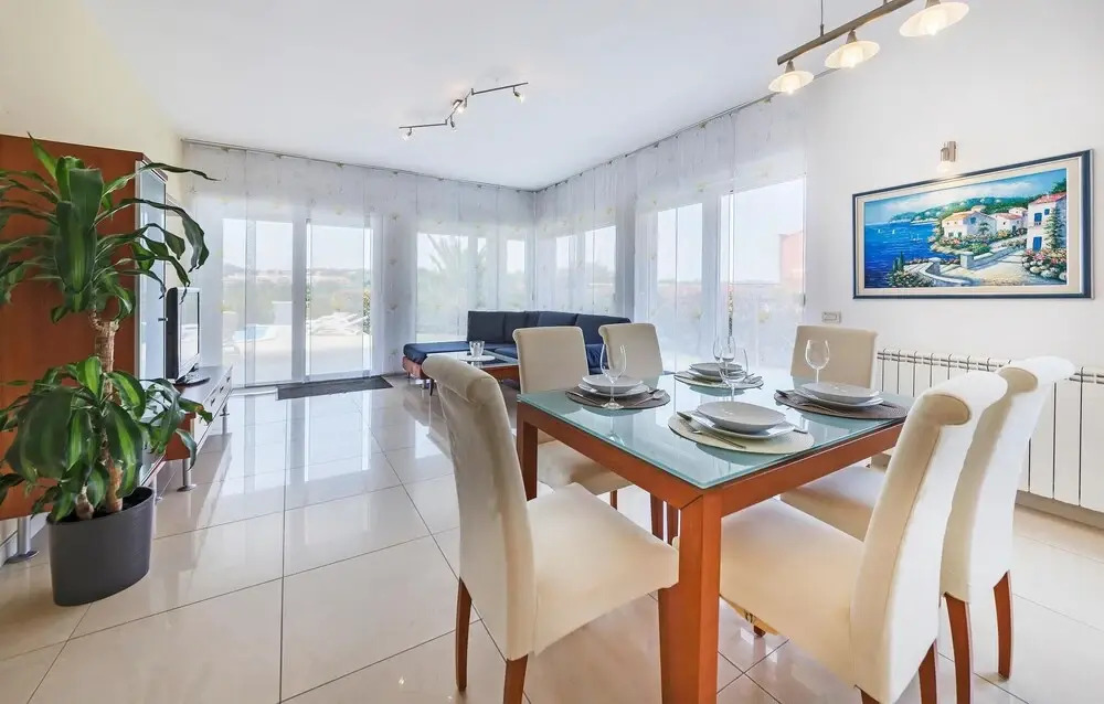 Amazing Apartment in Banjole With Outdoor Swimming Pool, Wifi and 2 Bedrooms