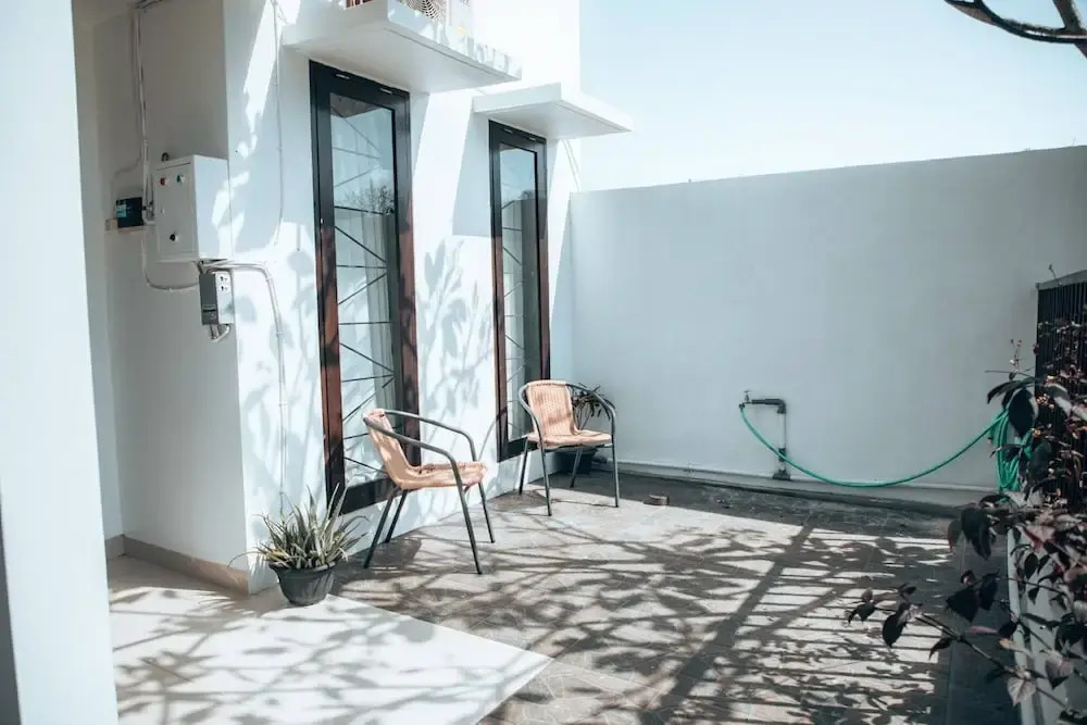 Hidden Oasis With A Pool+balcony & Private Rooftop