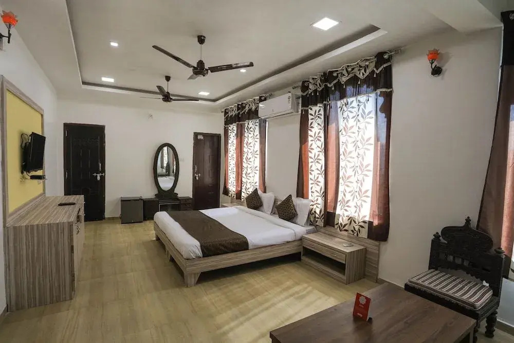 OYO 9760 Home Tej Vilas Near Celebration Mall