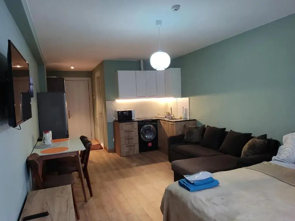 Atrium 413