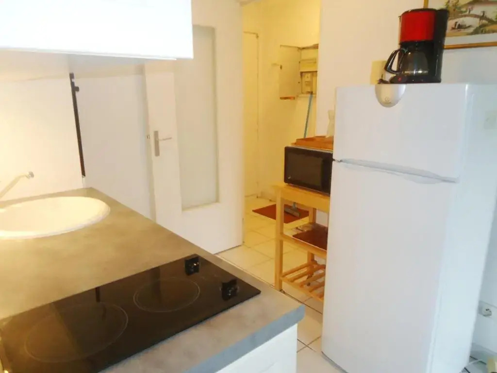 Appartement 2 pièces climatisé, 300m plages, piscine