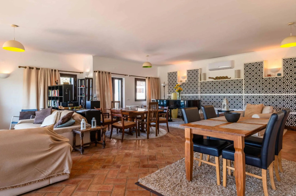 Villa Eiras Altas by Portucasa