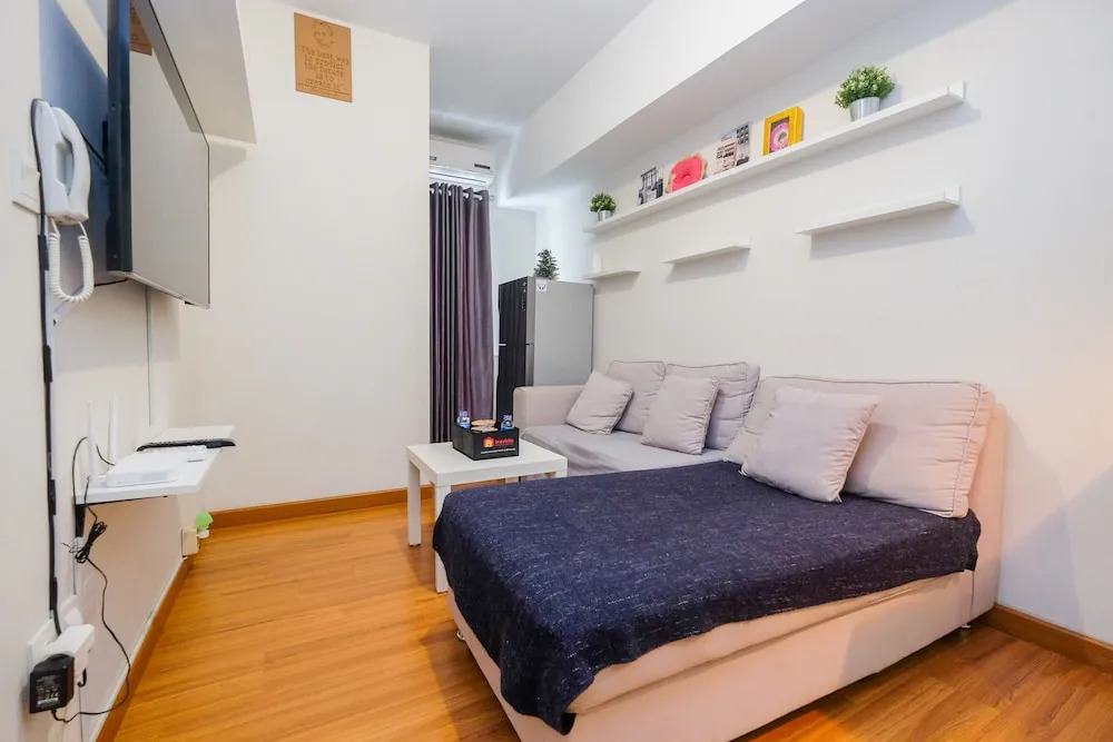 Well Furnished and Comfy 2BR Springlake Summarecon Bekasi Apartment By Travelio