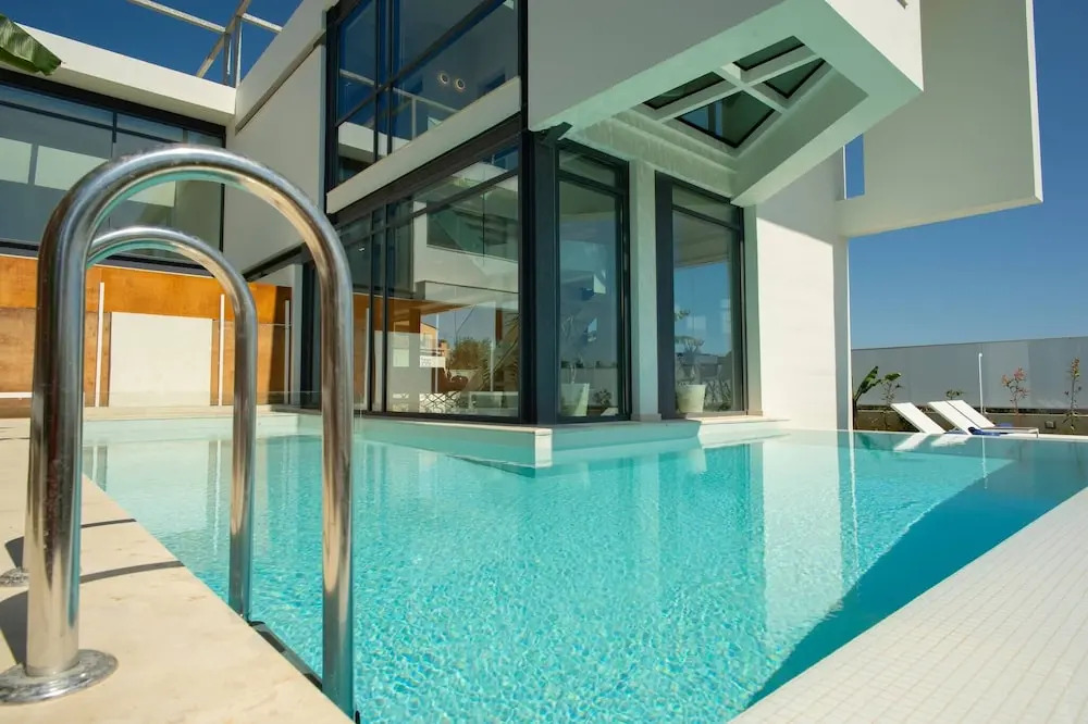 Luxury Villa Mirror - 200meters From The Beach