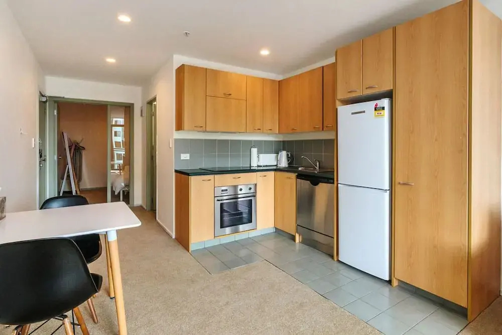 JHT - 1 BRM Apartment, Carpark, Next to University