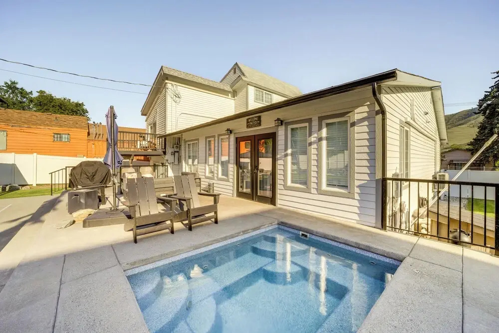 2 Blocks to Dtwn Chelan: Home w/ Hot Tub & Pool