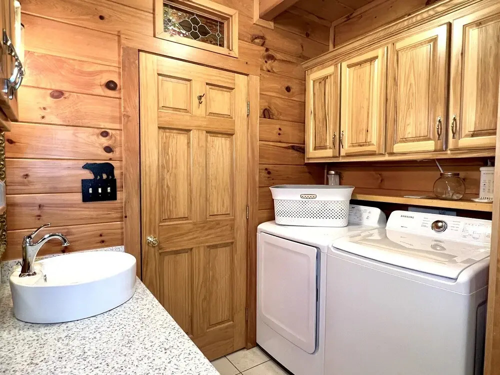 Burning Tree 3 Bedroom Cabin by RedAwning