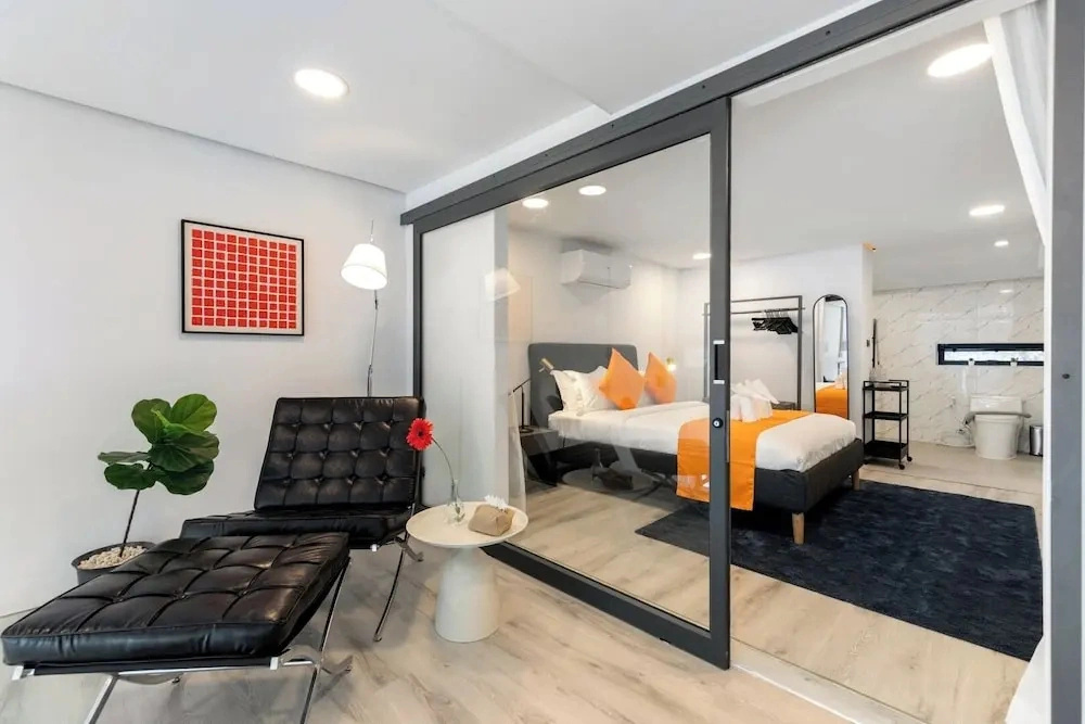 Elegant Pool Access Townhouse Near Beach