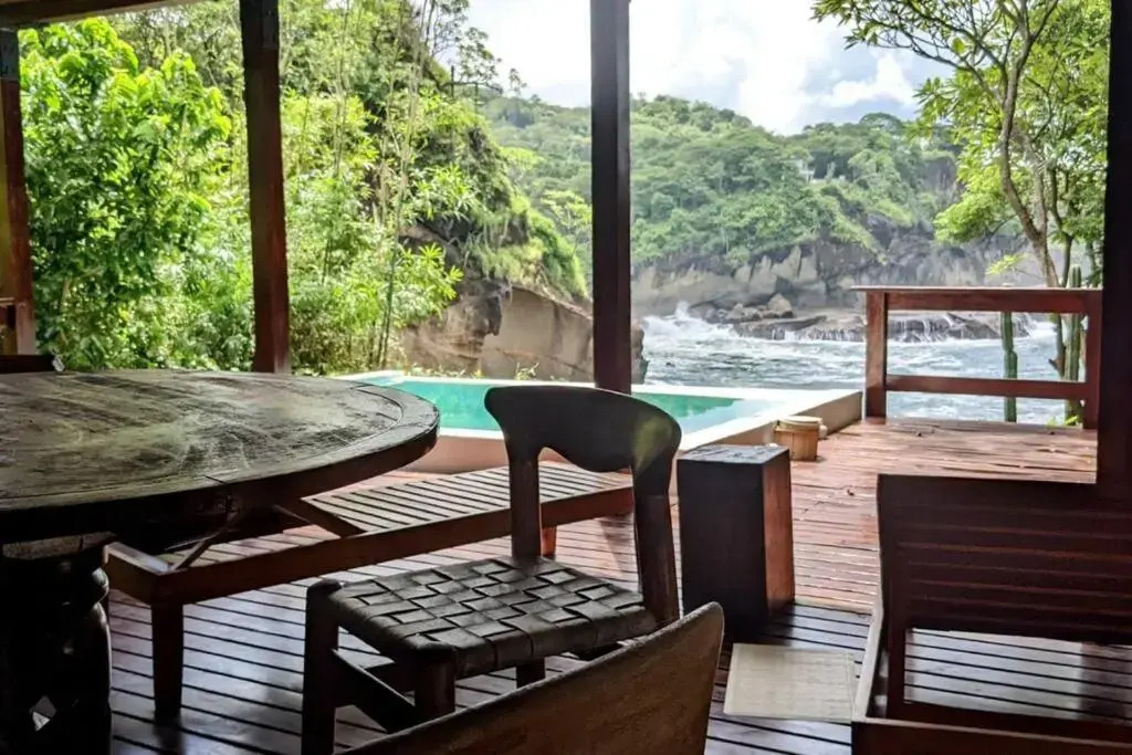 Shankton Harbour 3 Bedroom 4 Bathroom Beach House w Private BEACH SEA path