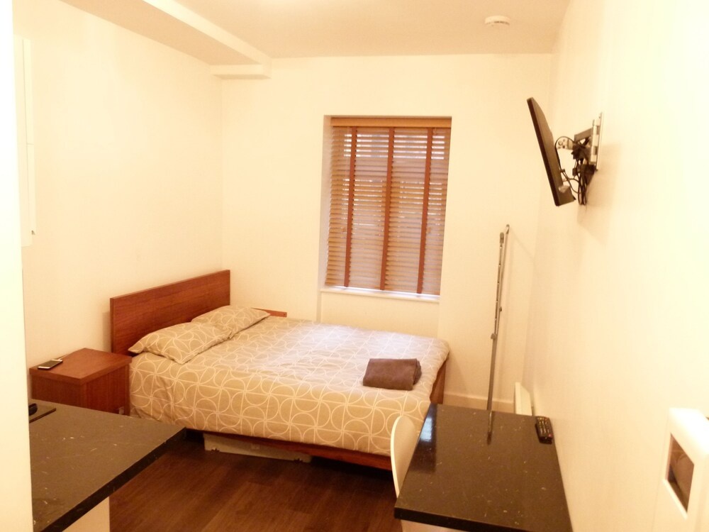 SS Property Hub - City of London Apartment Studio 4