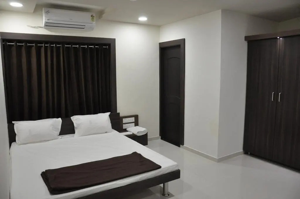 Shivdhara Hotel & Residence