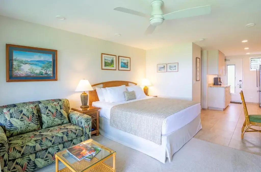Nāpili Surf Beach Resort by Castle