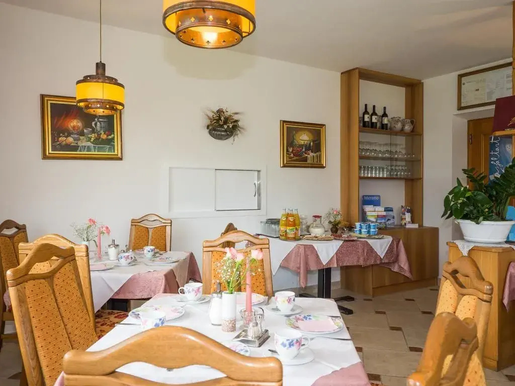 Guesthouse Pension Grafenstein