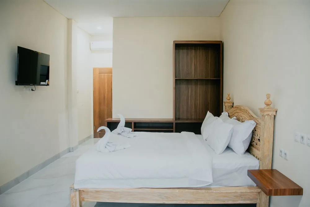 THE LAVIANA HOTEL